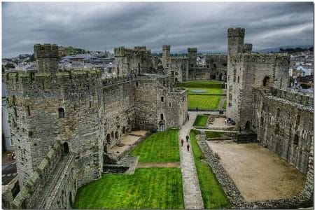 El Castillo de Caernarfon, símbolo de la victoria inglesa sobre Gales