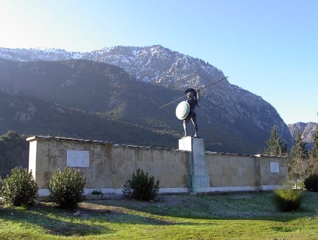 Monumento a Leónidas en el desfiladero