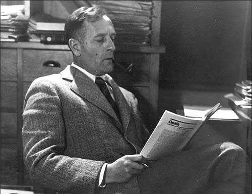 Edwin Hubble y la expansión del Universo : Historia General