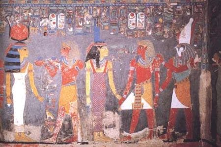 Las estatuas dañadas de Horemheb y su esposa