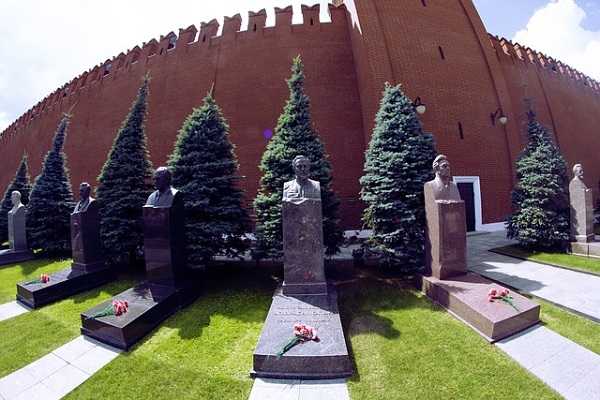 stalin en las murallas del kremlin
